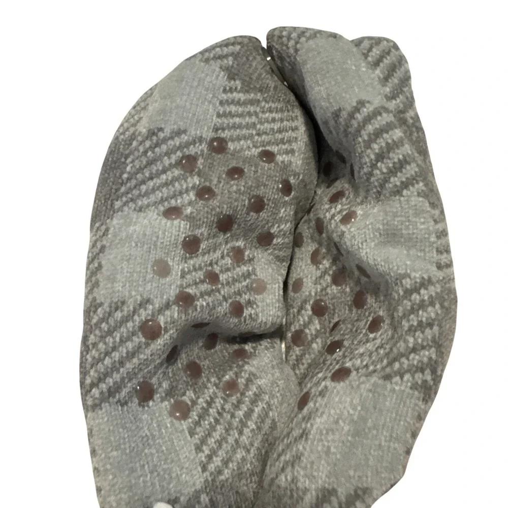 Cuddl Duds Sherpa Lined Lounge Socks - GRAY Color Block- New with Tags Grips